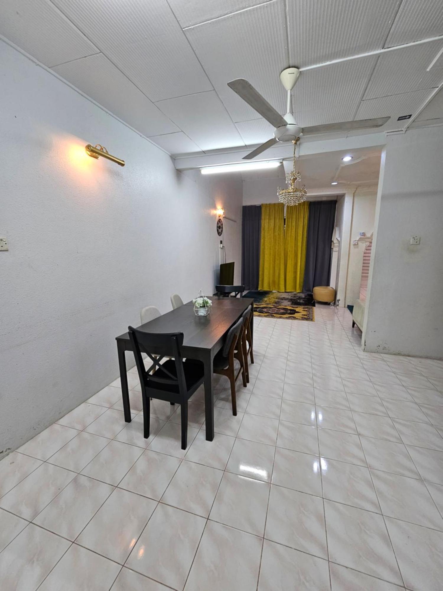 Ruhani Homestay 3 Kb - 4 Bedroom Fully Airconditioned With Wifi & Netflix Kota Bharu Bagian luar foto